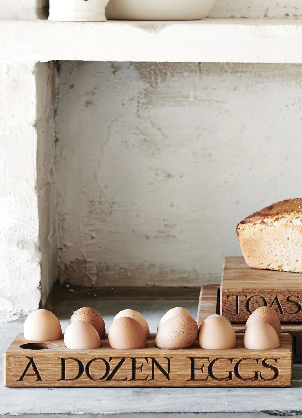 Black Toast Wooden Eggs Holder - Image 5