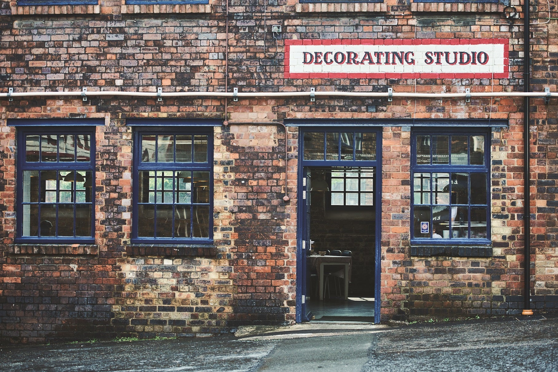 Breakfast, Decorating Studio & Factory Tour Experience - Image 8