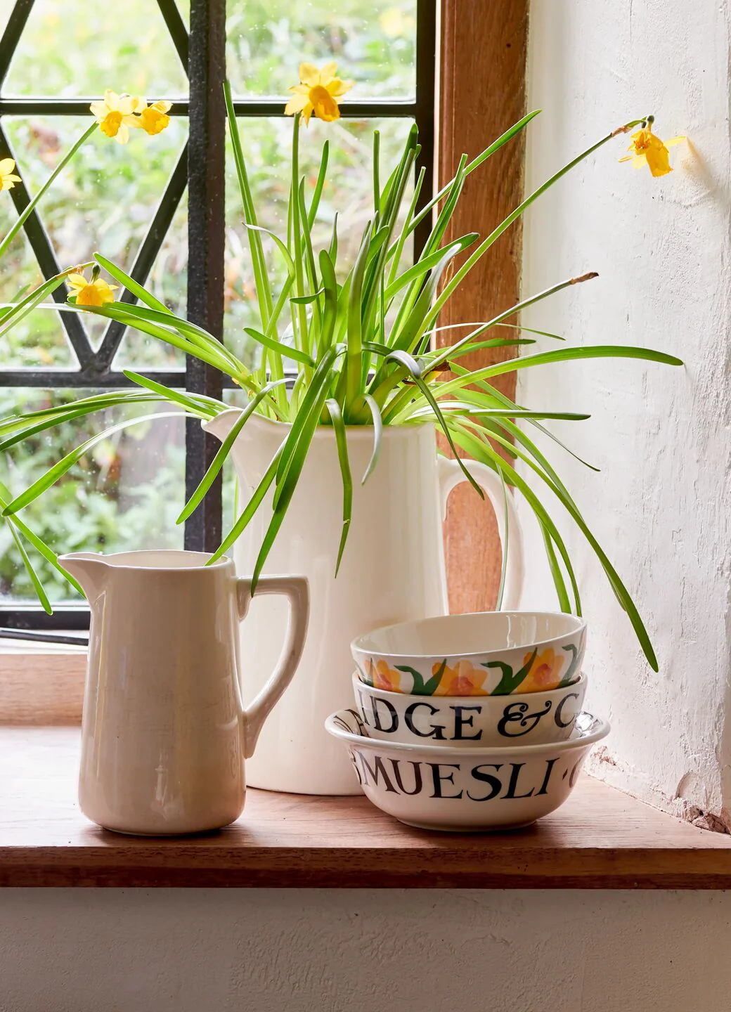 Windblown Daffodils French Bowl - Image 5